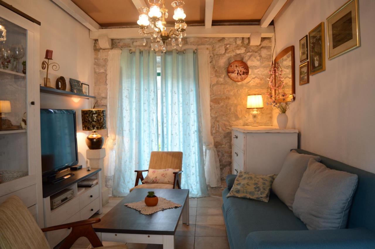 Villa Visilo Stone House Pucisca Exterior foto