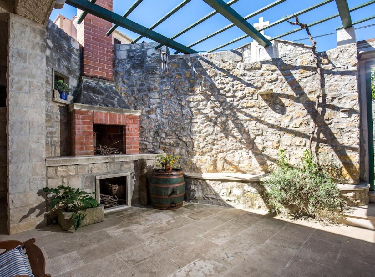 Villa Visilo Stone House Pucisca Exterior foto