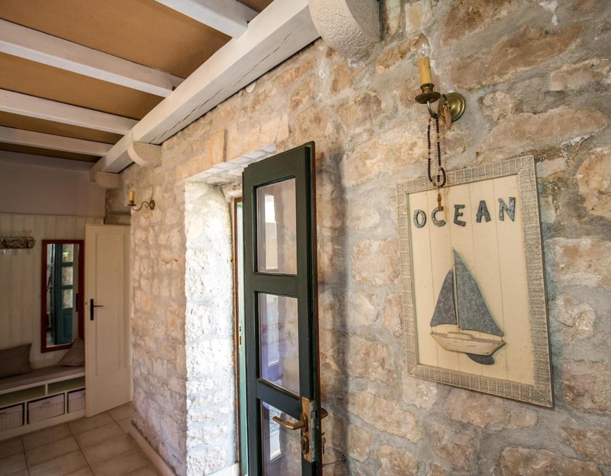Villa Visilo Stone House Pucisca Exterior foto